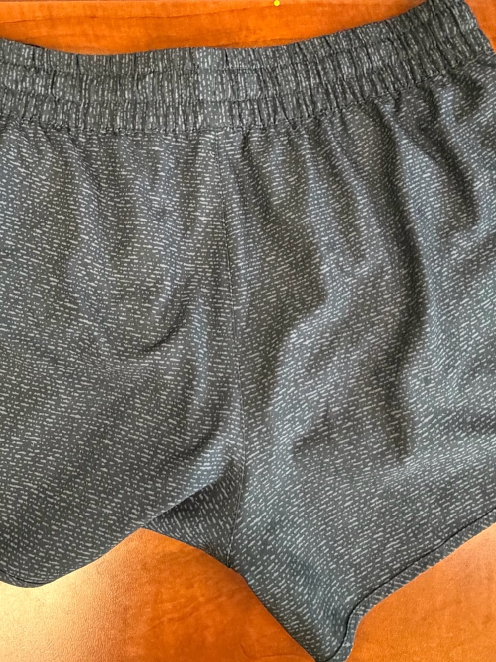 Vuori Med Clementine Short 2.0. Azure Dashed Lines - Picture 5 of 9